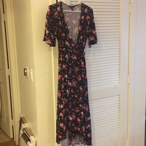 Super flattering wrap dress ❤️